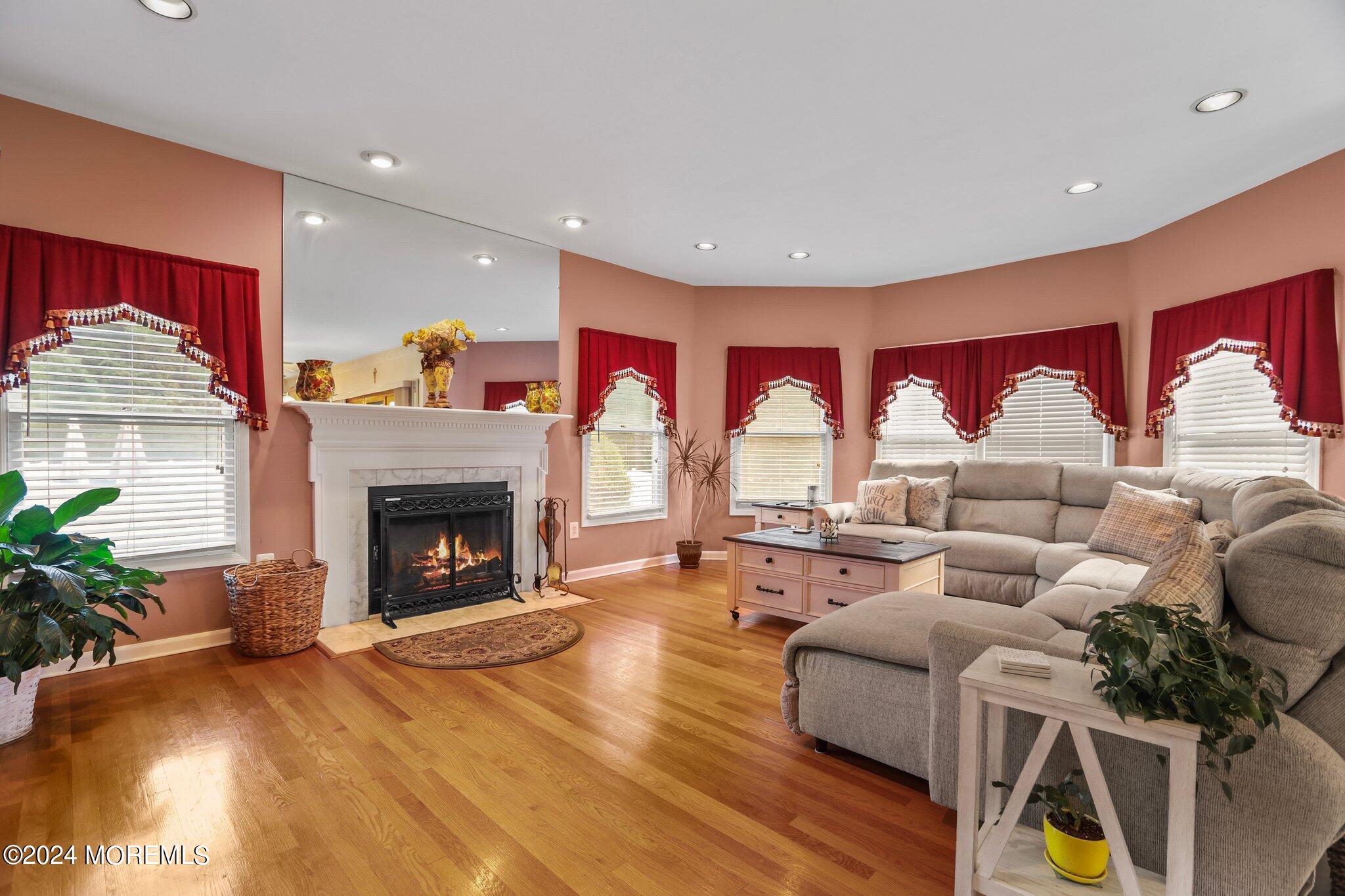 6 Emerald Ct, Freehold, NJ 07728