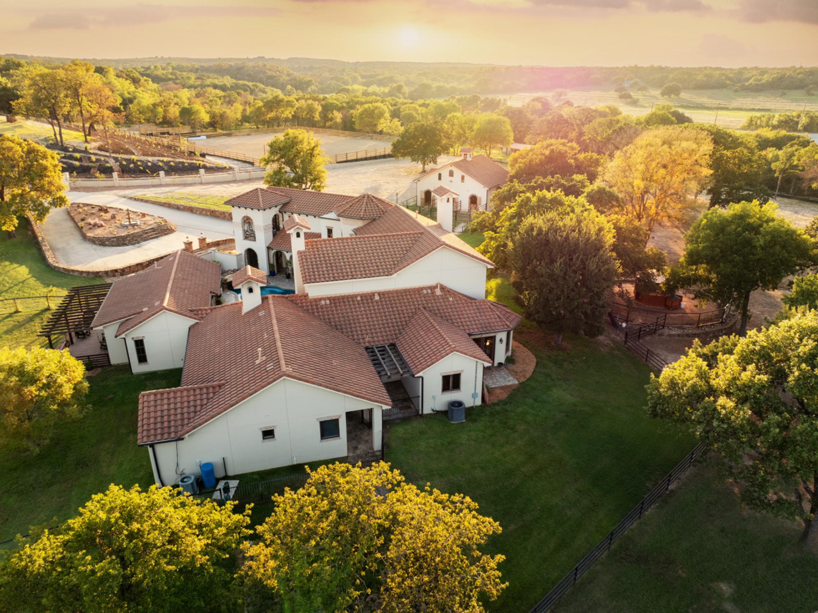 Texas Estate for Equestrians & Wine Enthusiasts