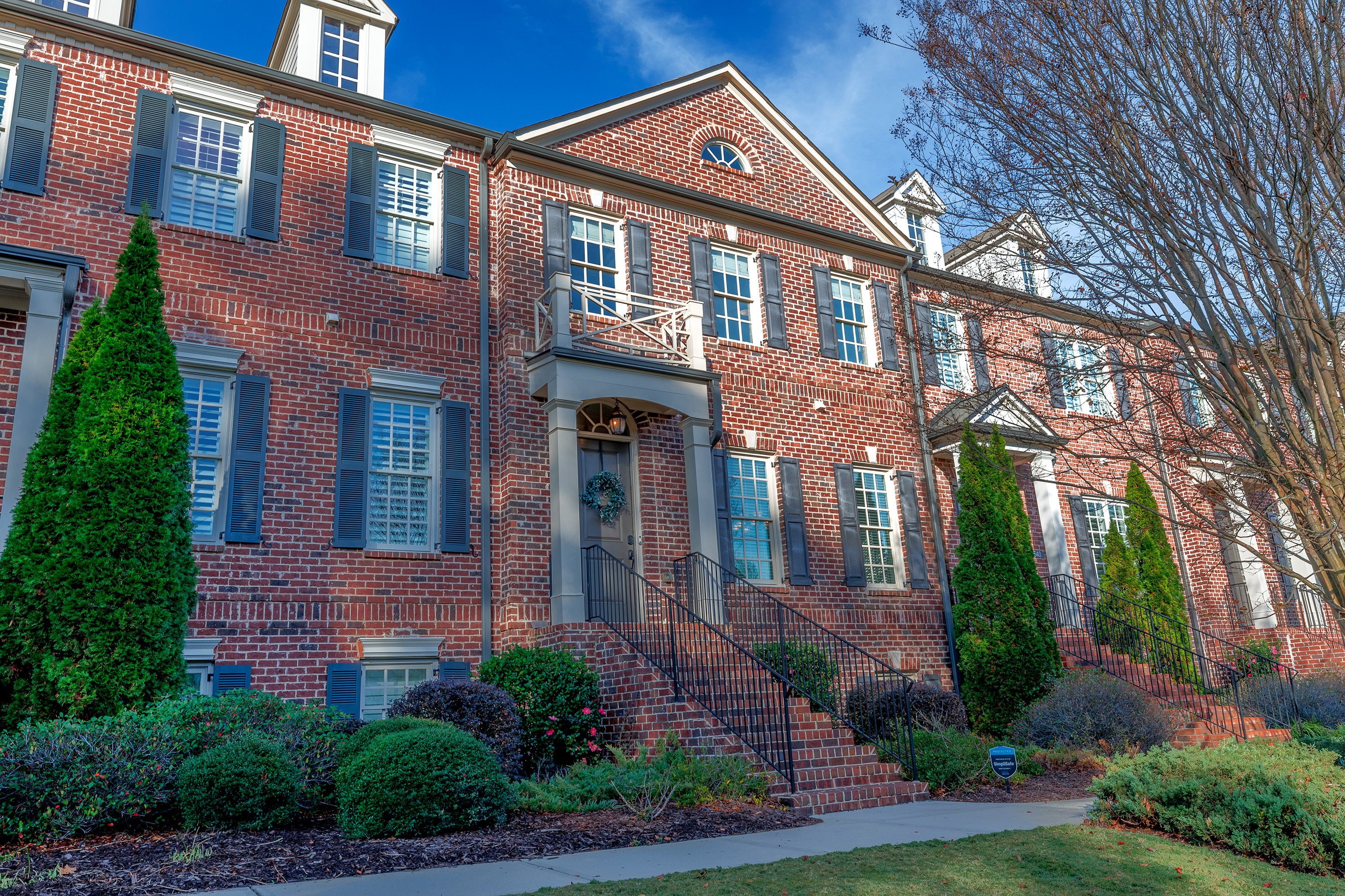 Gorgeous Townhome In The Georgian