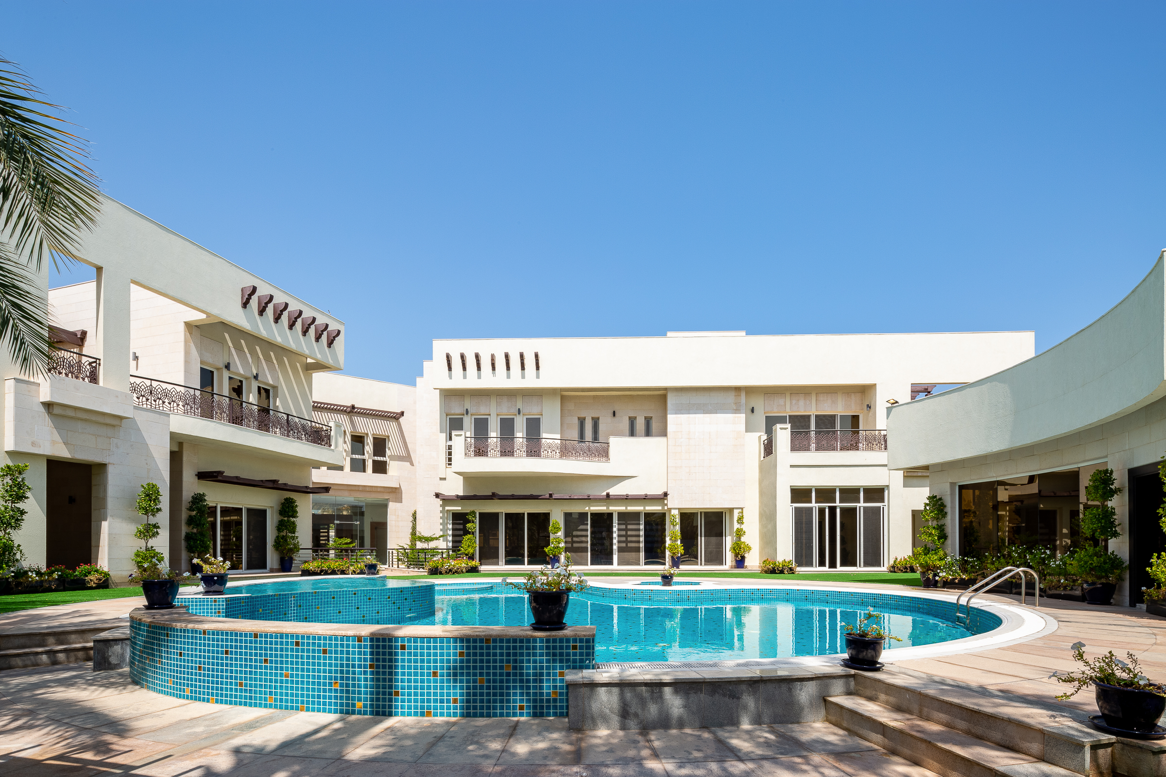 Luxury villa in Emirates Hills