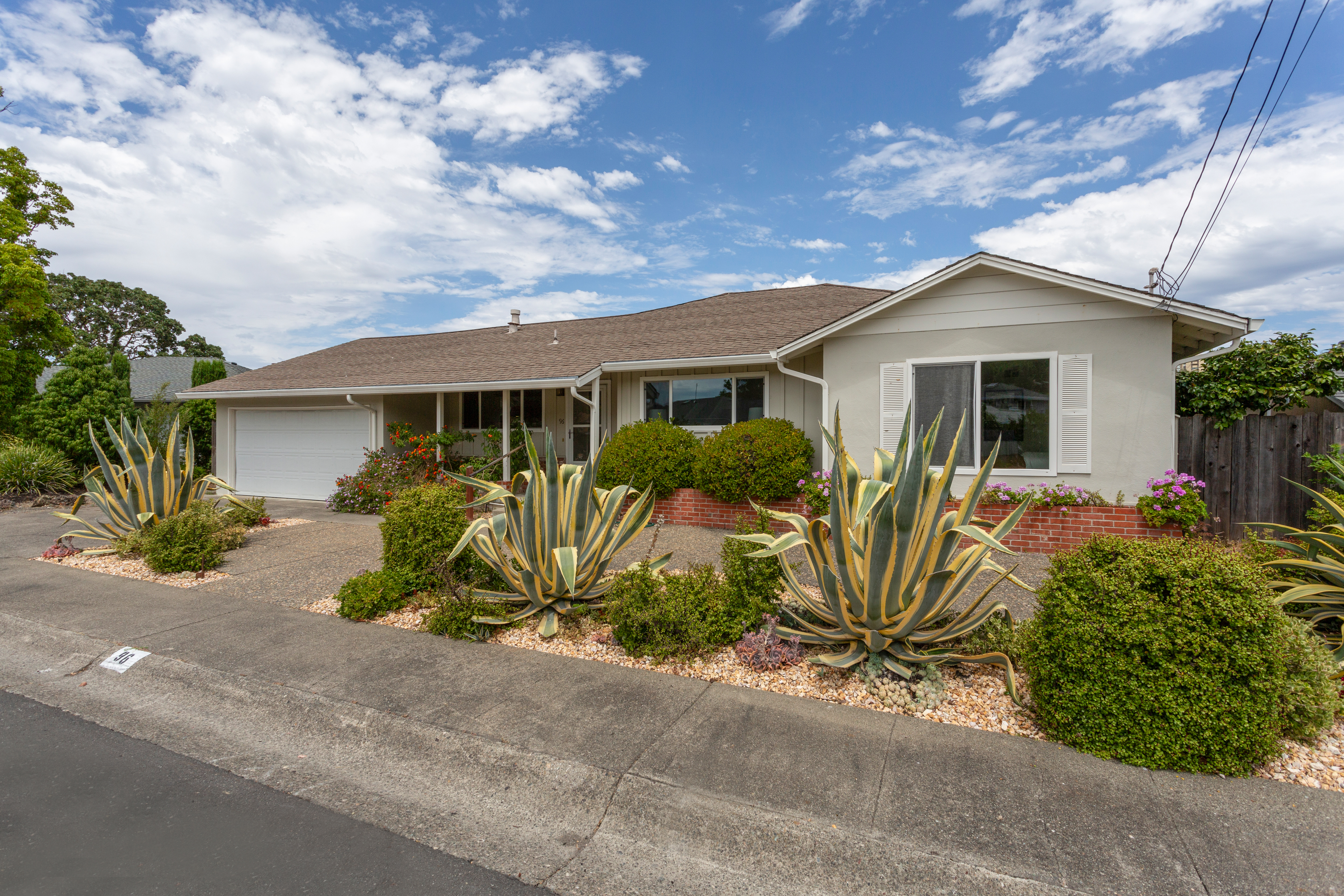 Single Level Ranch in Hillview