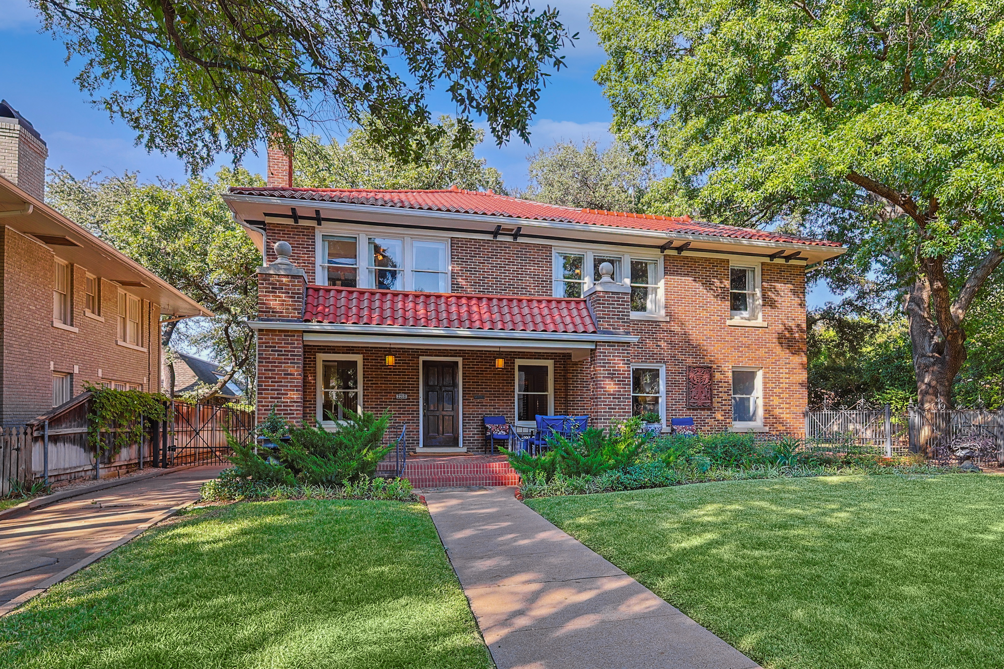 2210 Pembroke Drive,Fort Worth, TX, 76110