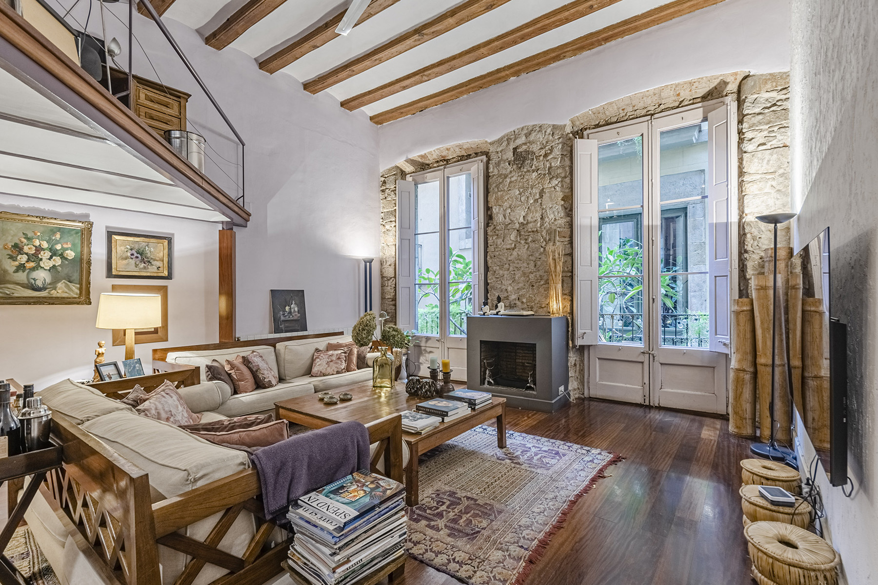 Unique home with historical elements in the Gothic Quarter