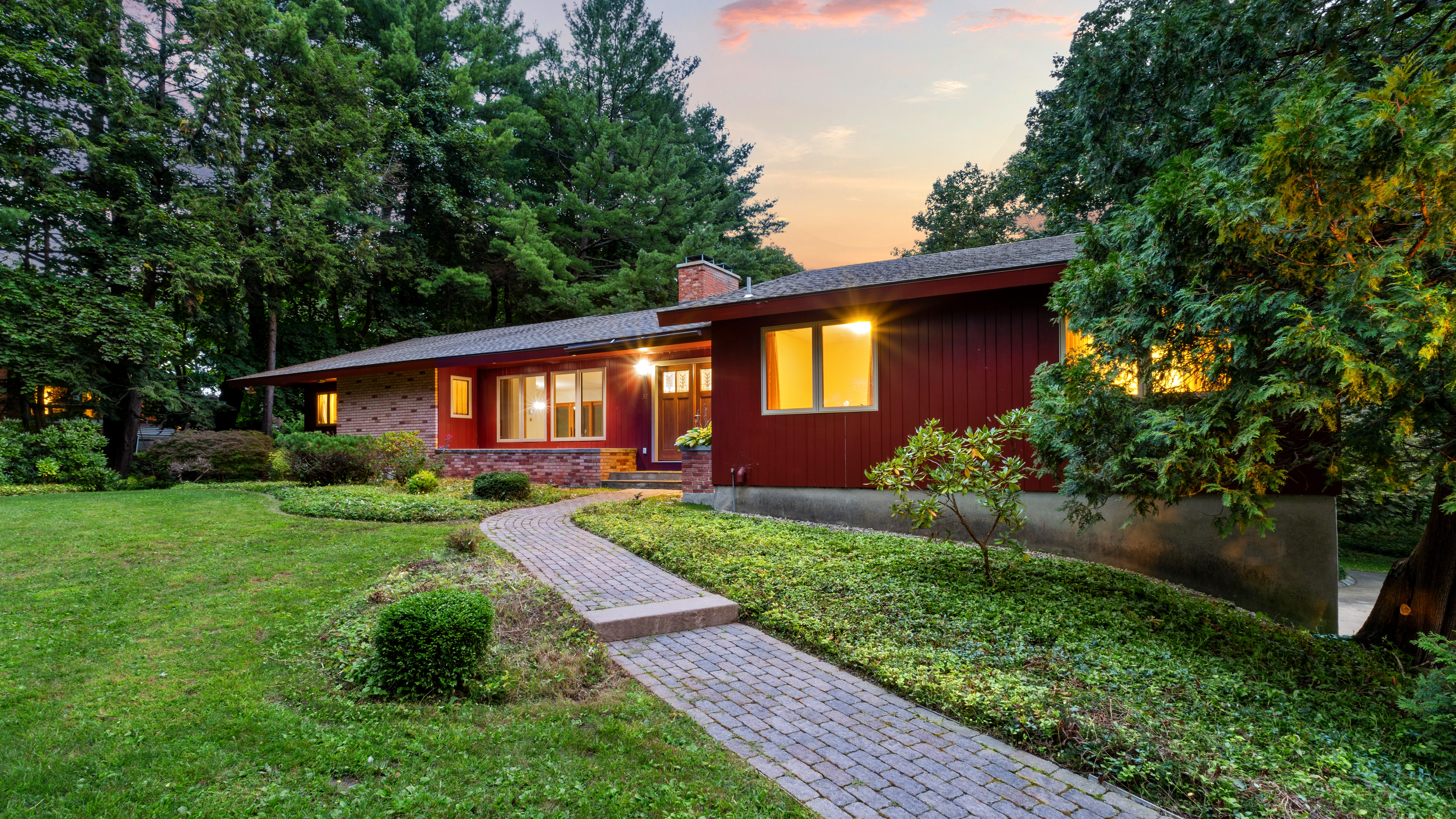 Beautiful Mid-Century Modern in Premier Southeast Pittsfield Location