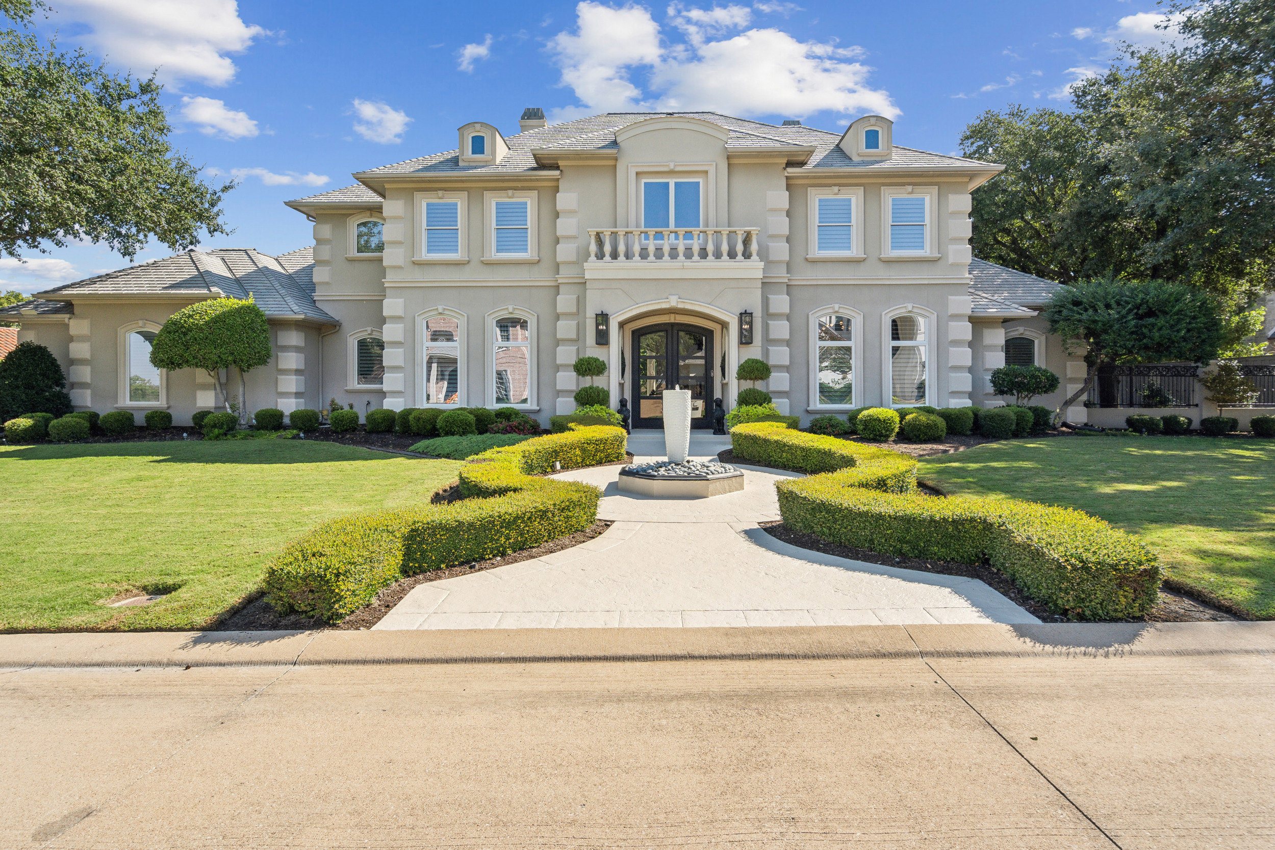 Luxury Living in Fort Worth's Guard Gated Mira Vista