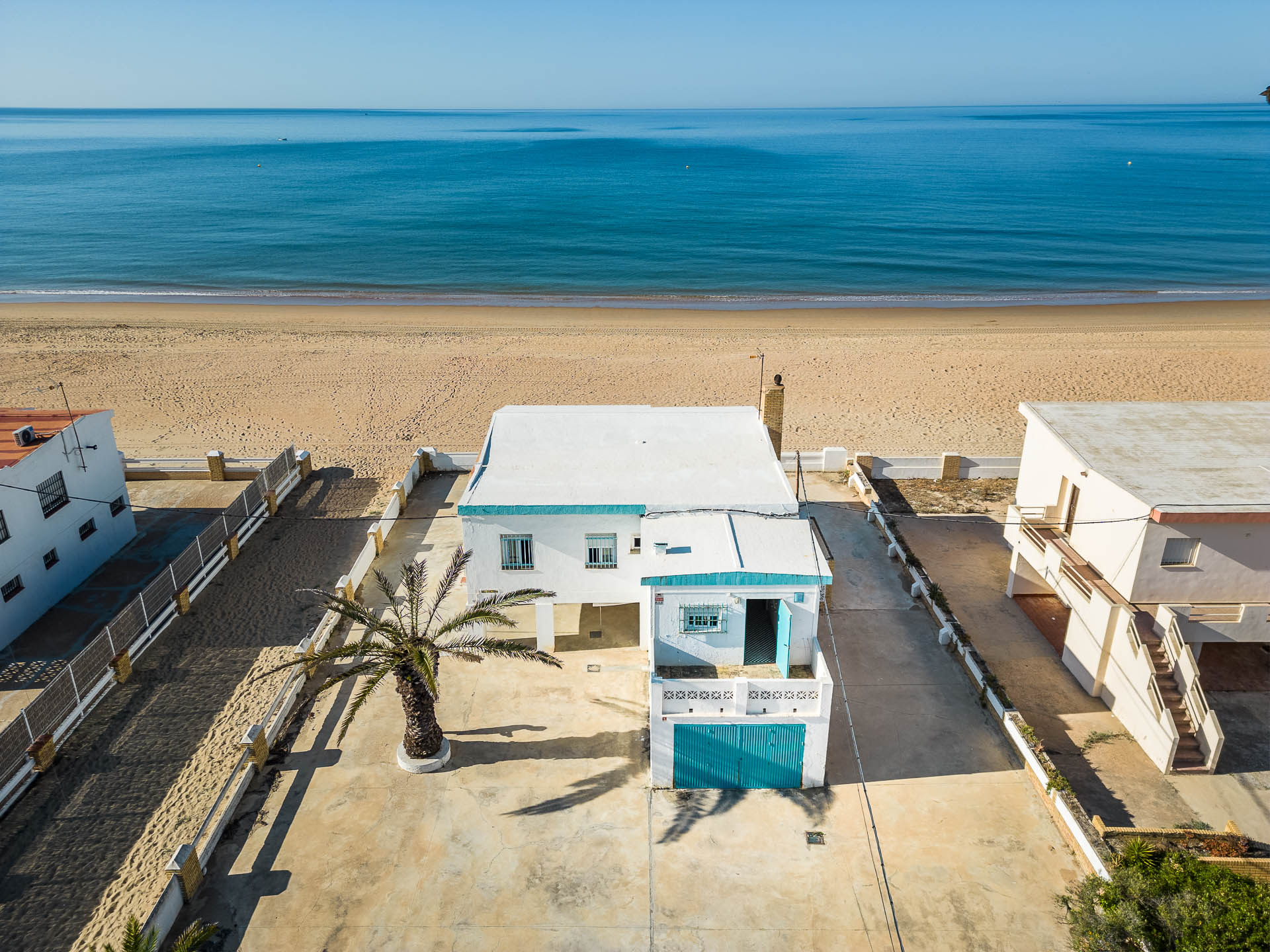 Sea-front villa with breathtaking views in La Antilla