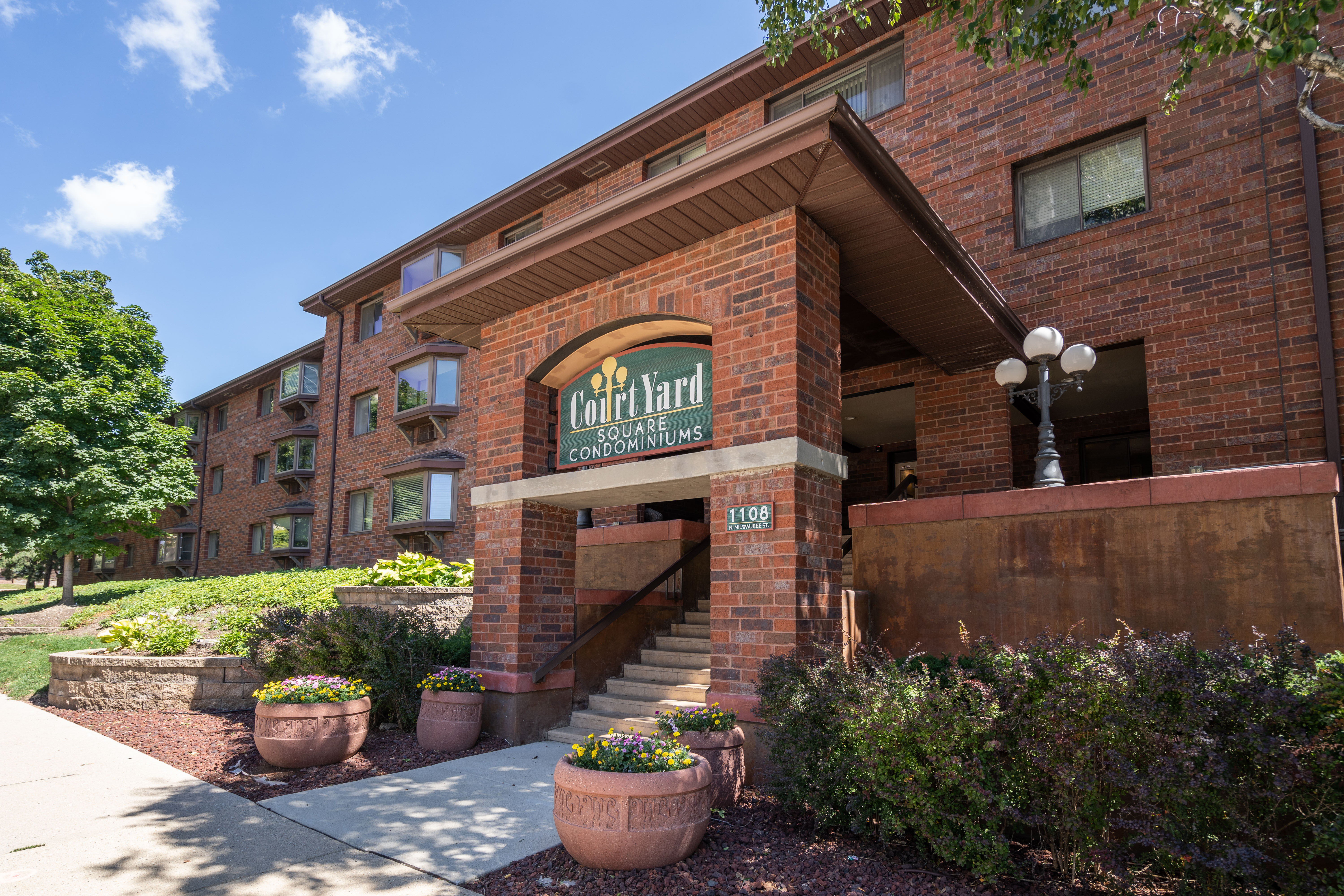 Downtown Milwaukee Courtyard Square Condo