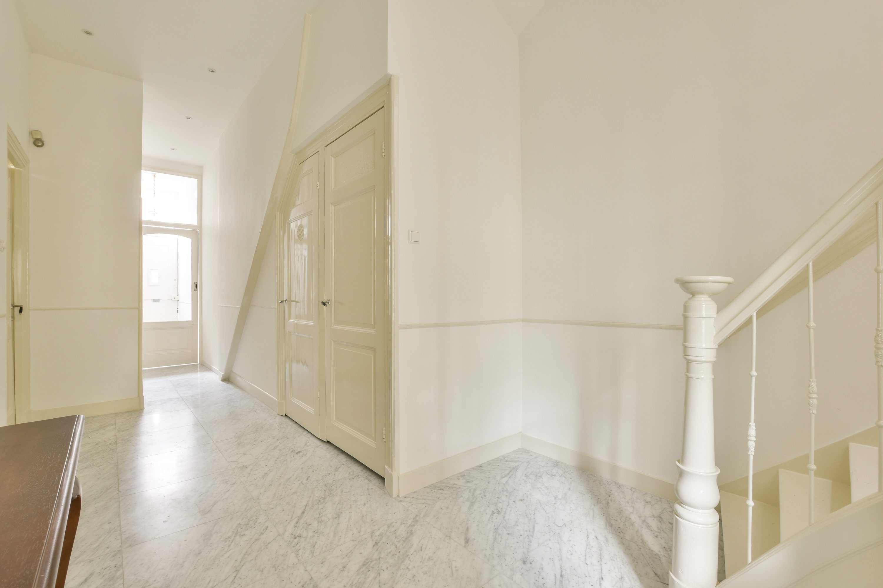 Completely renovated, elegant ground-floor apartment with authentic details and