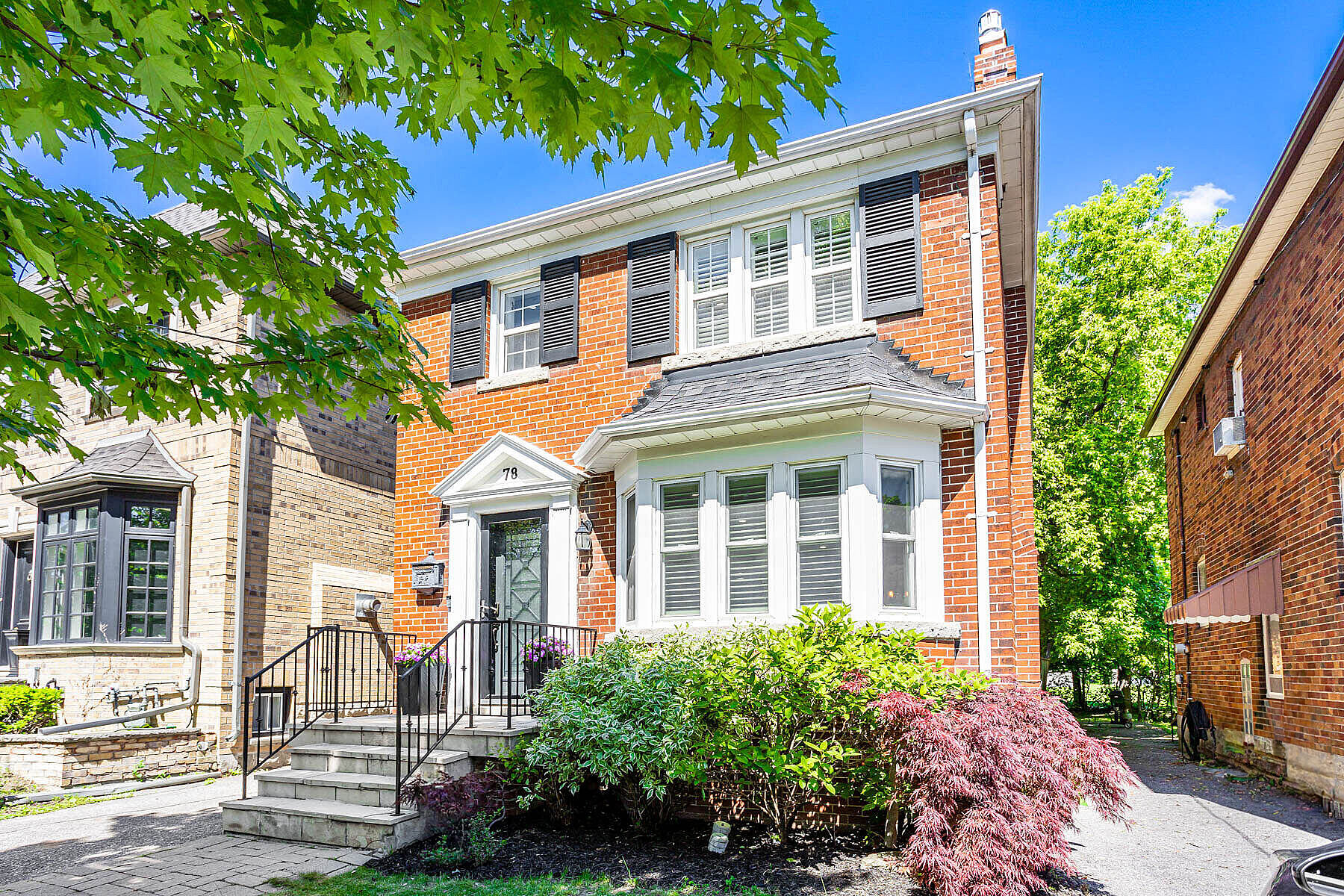 Charming Leaside Retreat