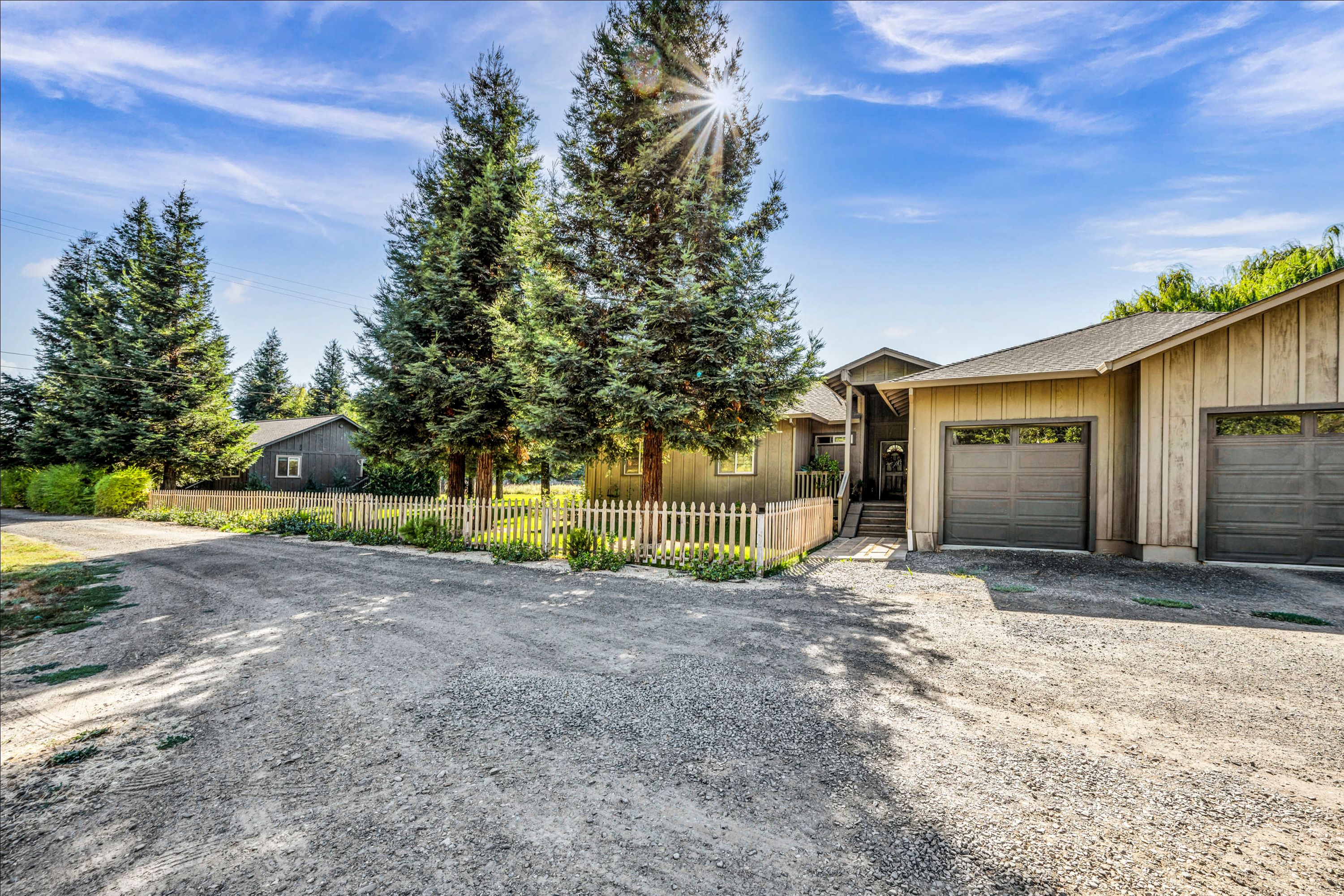 14631 Kinley Drive, Healdsburg, CA 95448