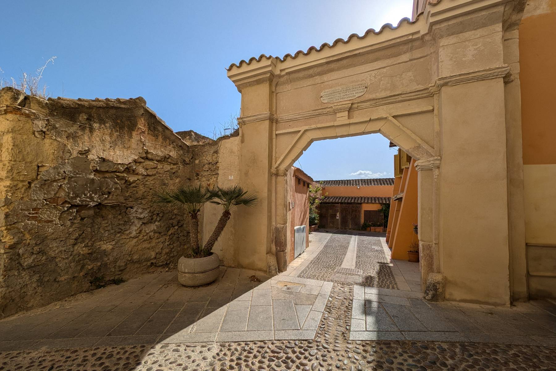 Panoramic apartment in the historic Castello