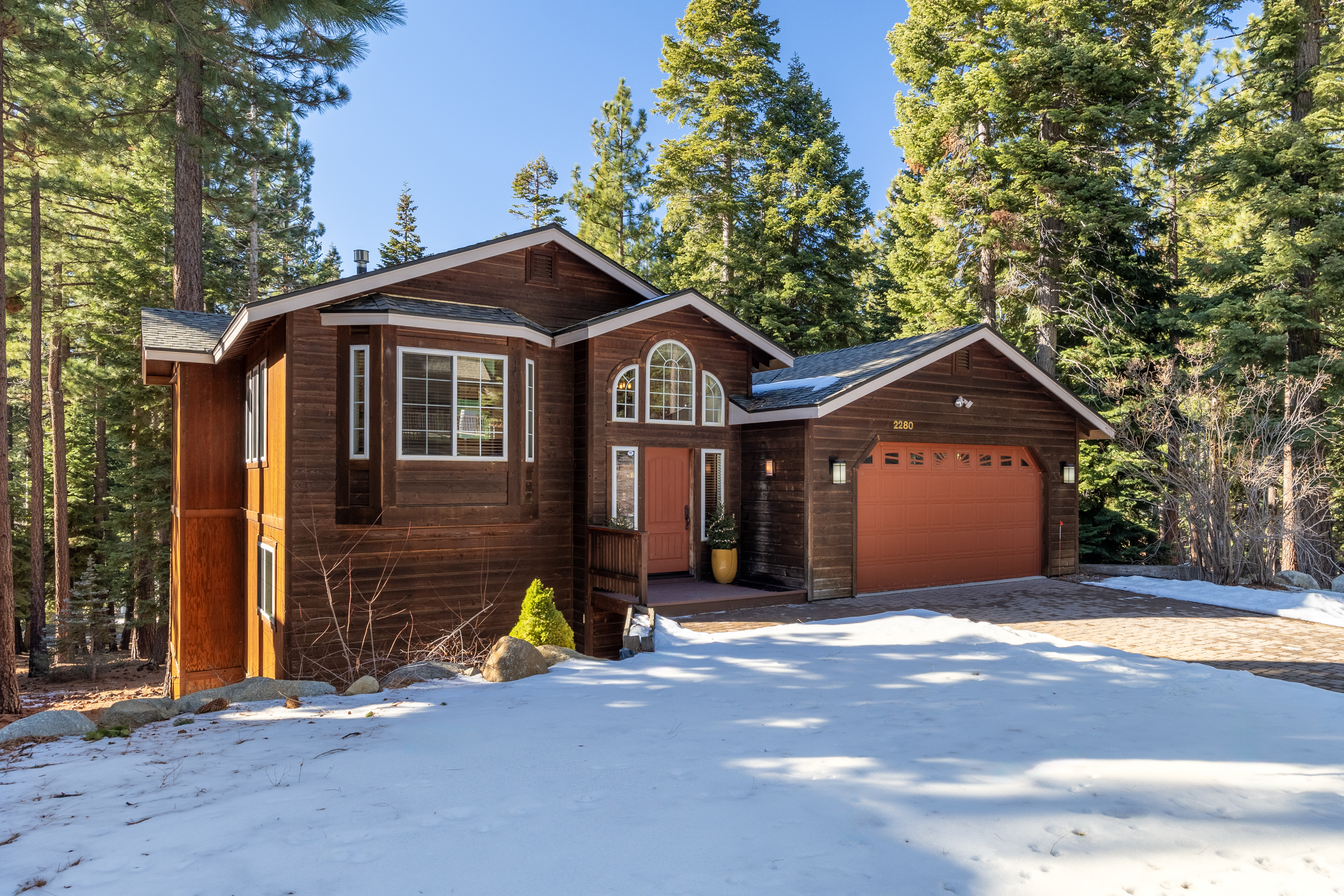 Tahoe Mountain setting close to Fallen Leaf Lake