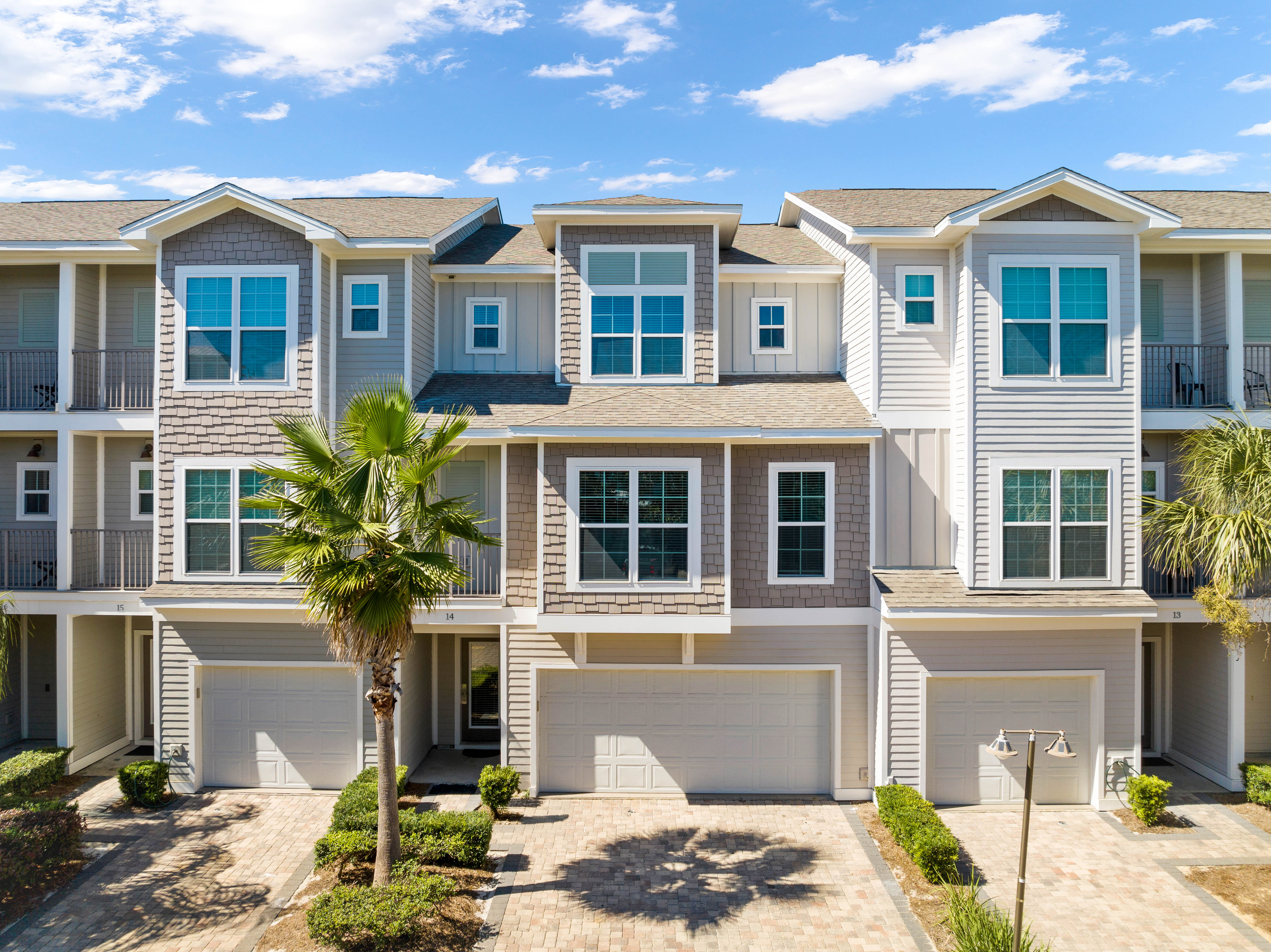 Coastal Elegance Townhome With Space For Everyone Feet From The Beach