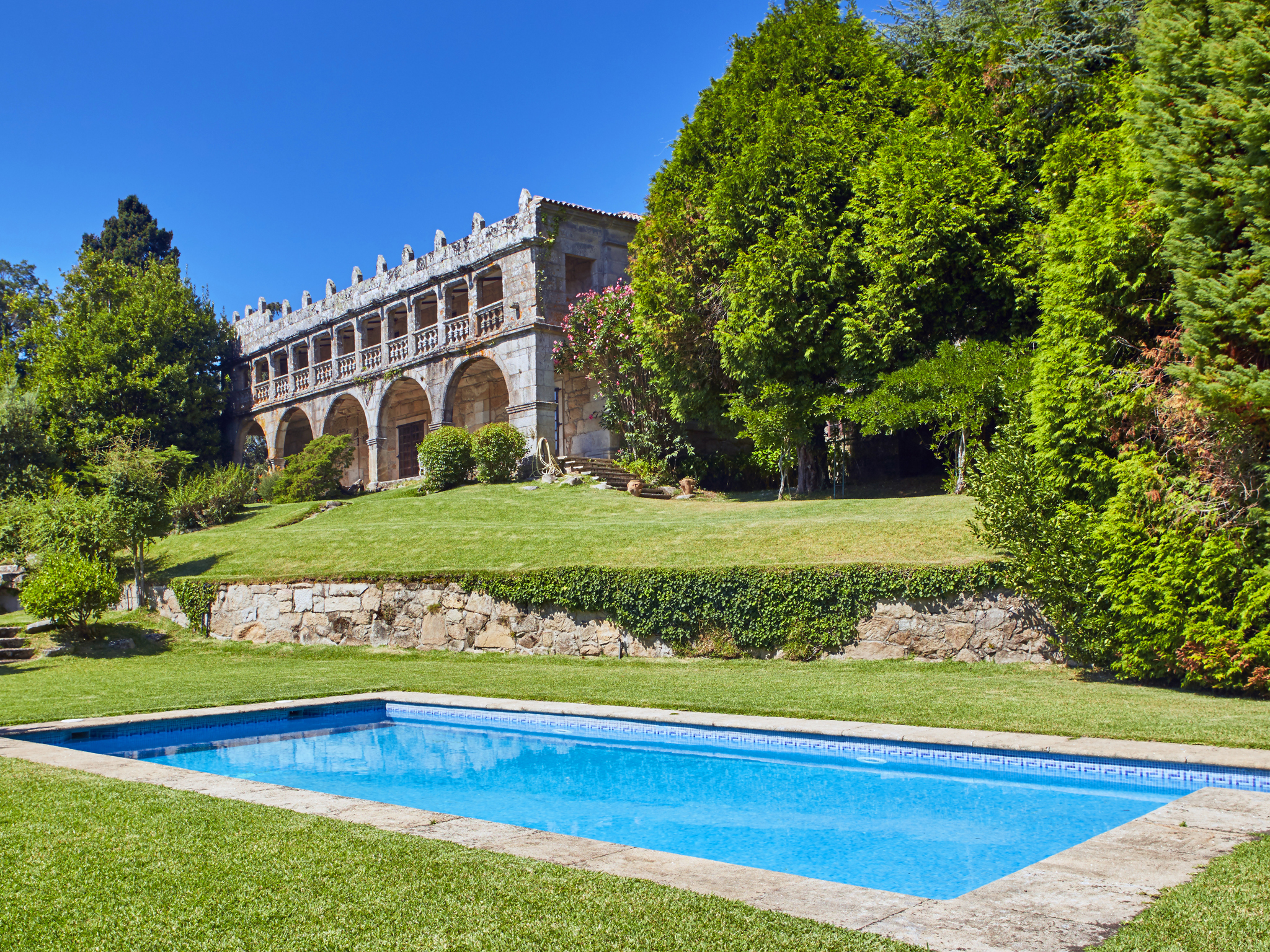 18th century manor house with swimming pool and over 10 hectares