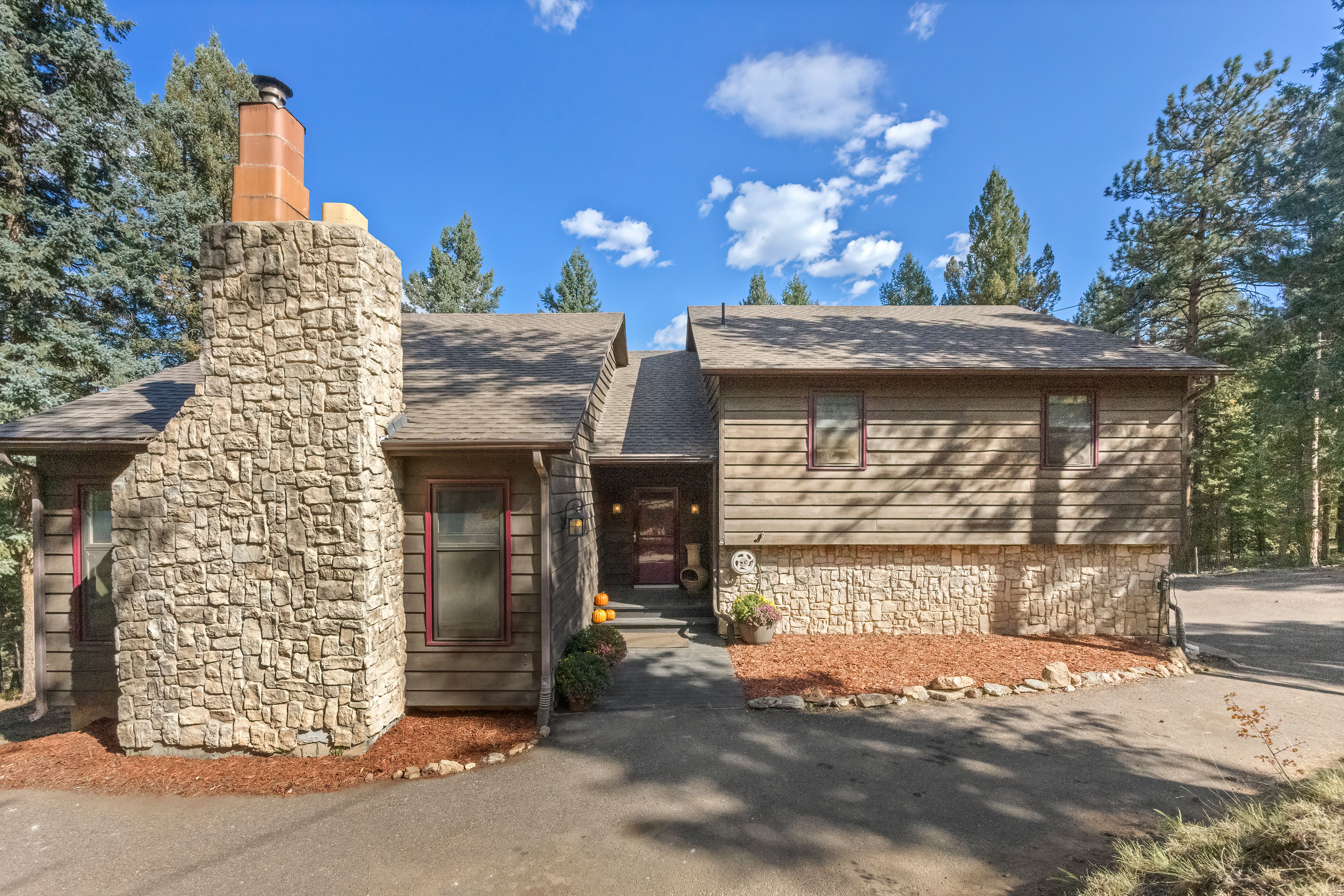 Stunning Mountain Contemporary Home in Evergreen with Breathtaking Views