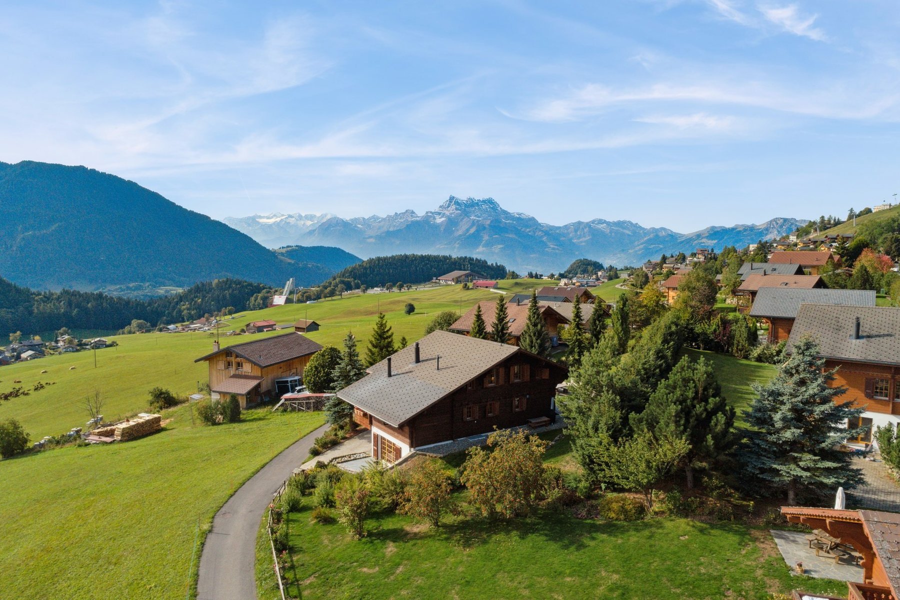 Chalet with home cinema indoor jacuzzi and panoramic views