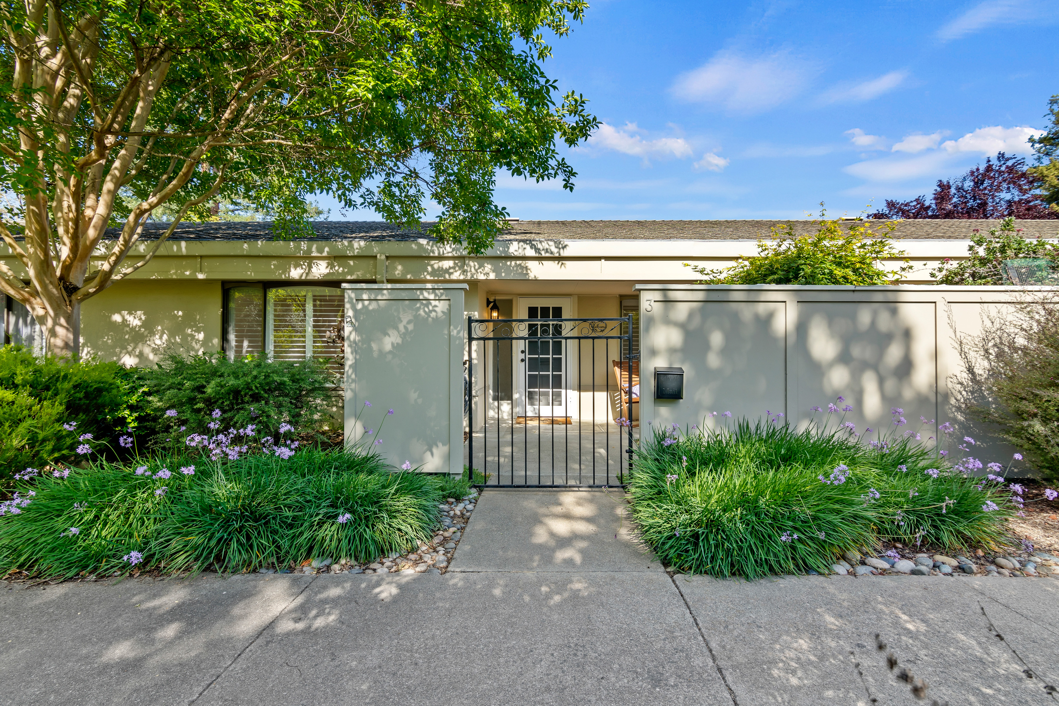 Charming Co-op in the Heart of Rossmoor