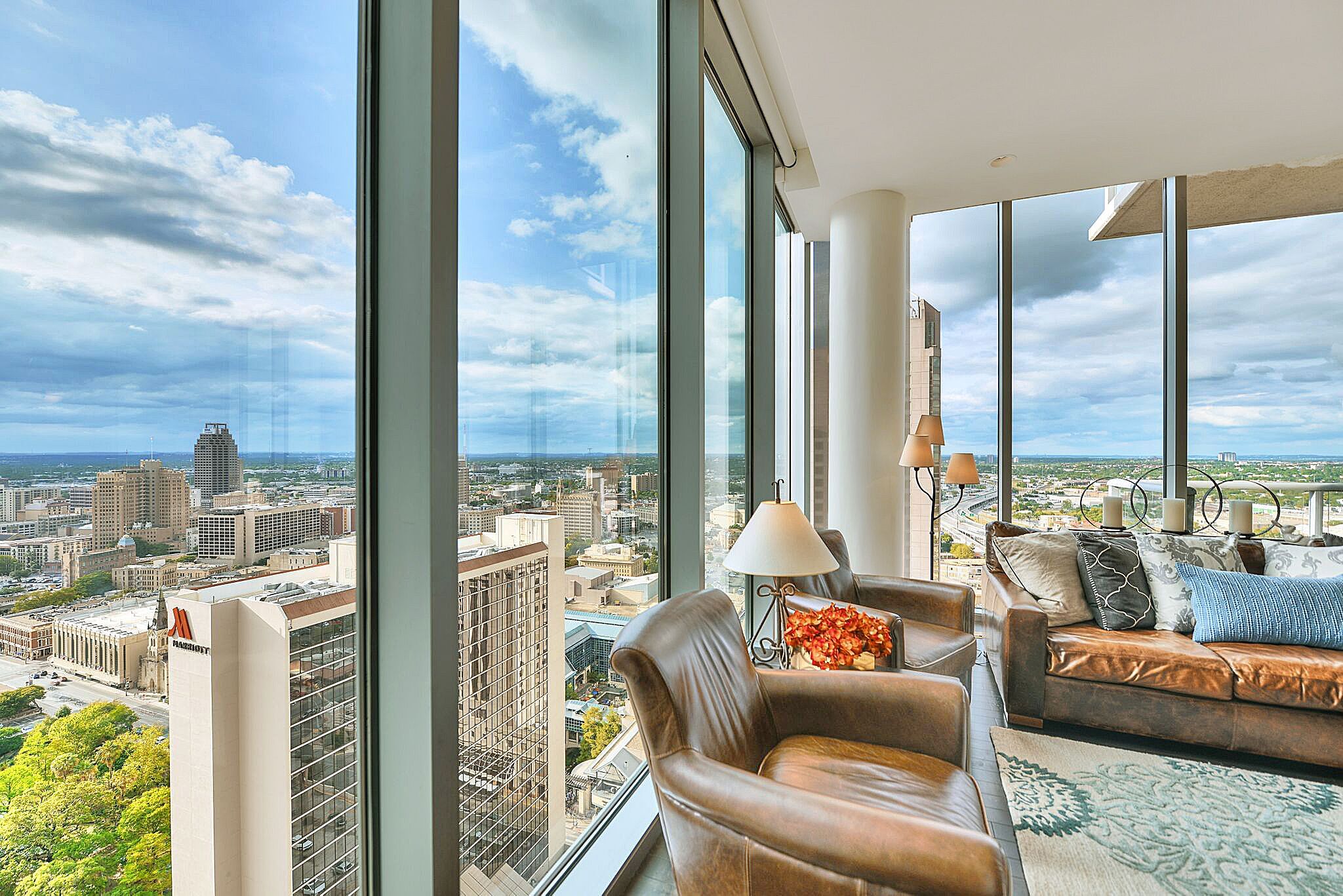 Skyline Serenity: Spacious Condo at the Grand Hyatt Hotel