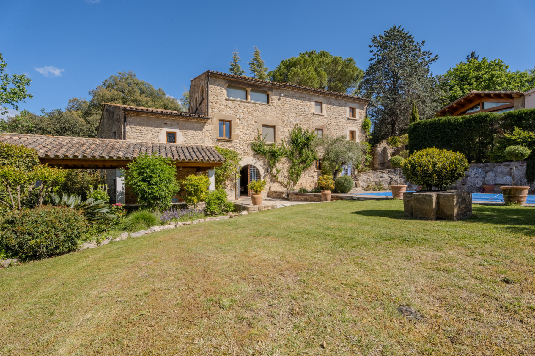 Incredible farmhouse from 1843 near Cabanelles