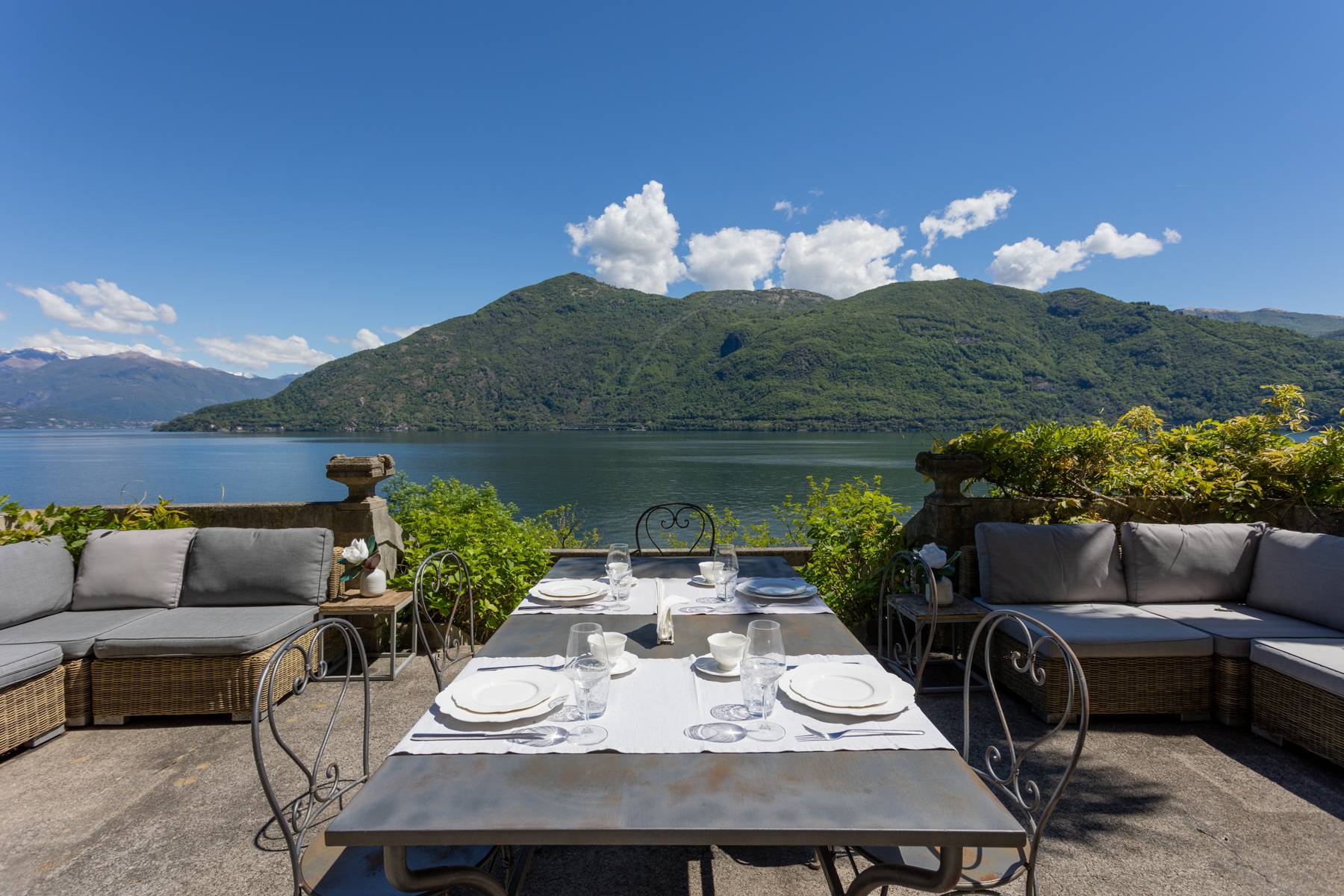 Beautiful historic villa overlooking Lake Maggiore