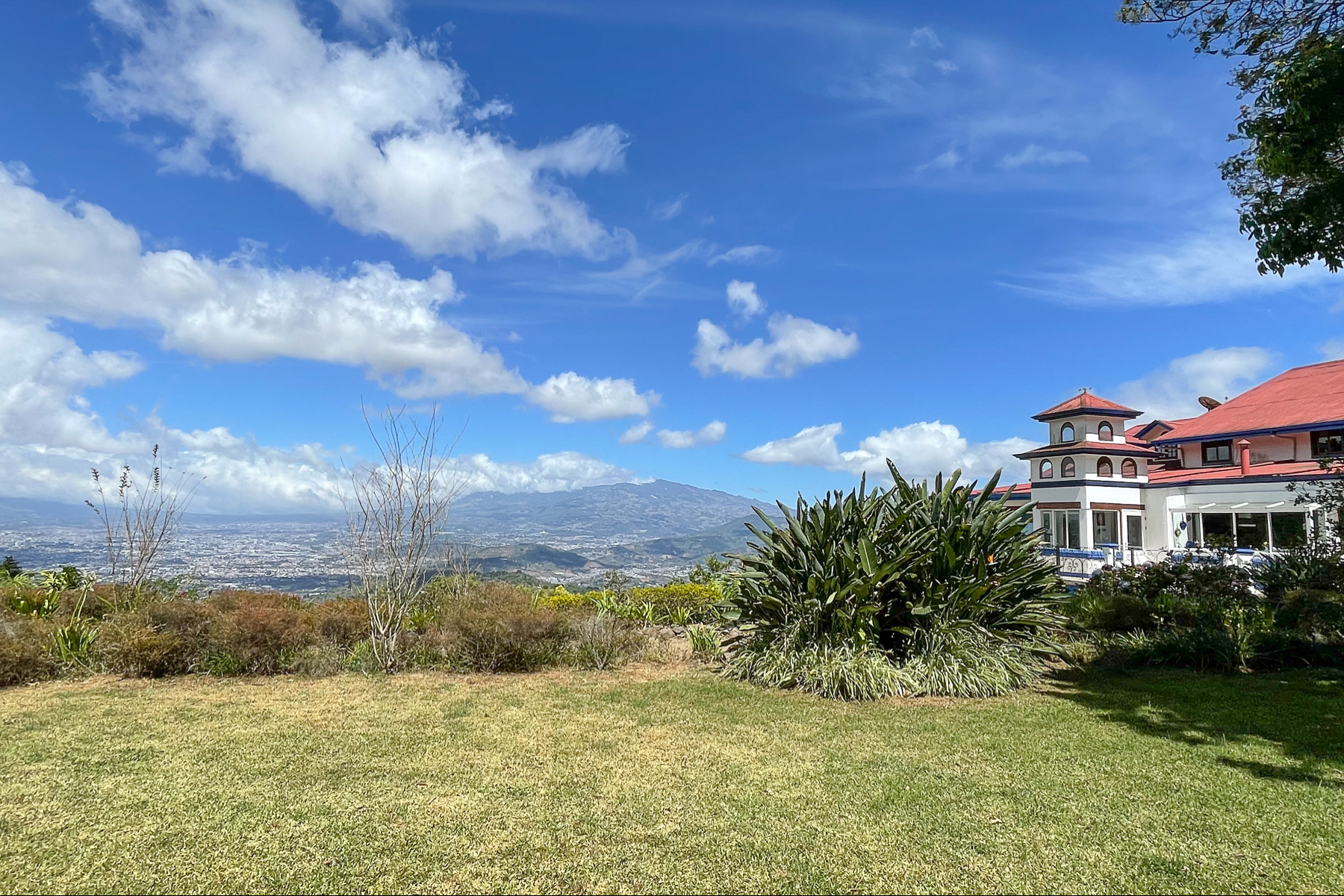 The Viewpoint- Large House, Gardens, Stunning Views Touristic Compound