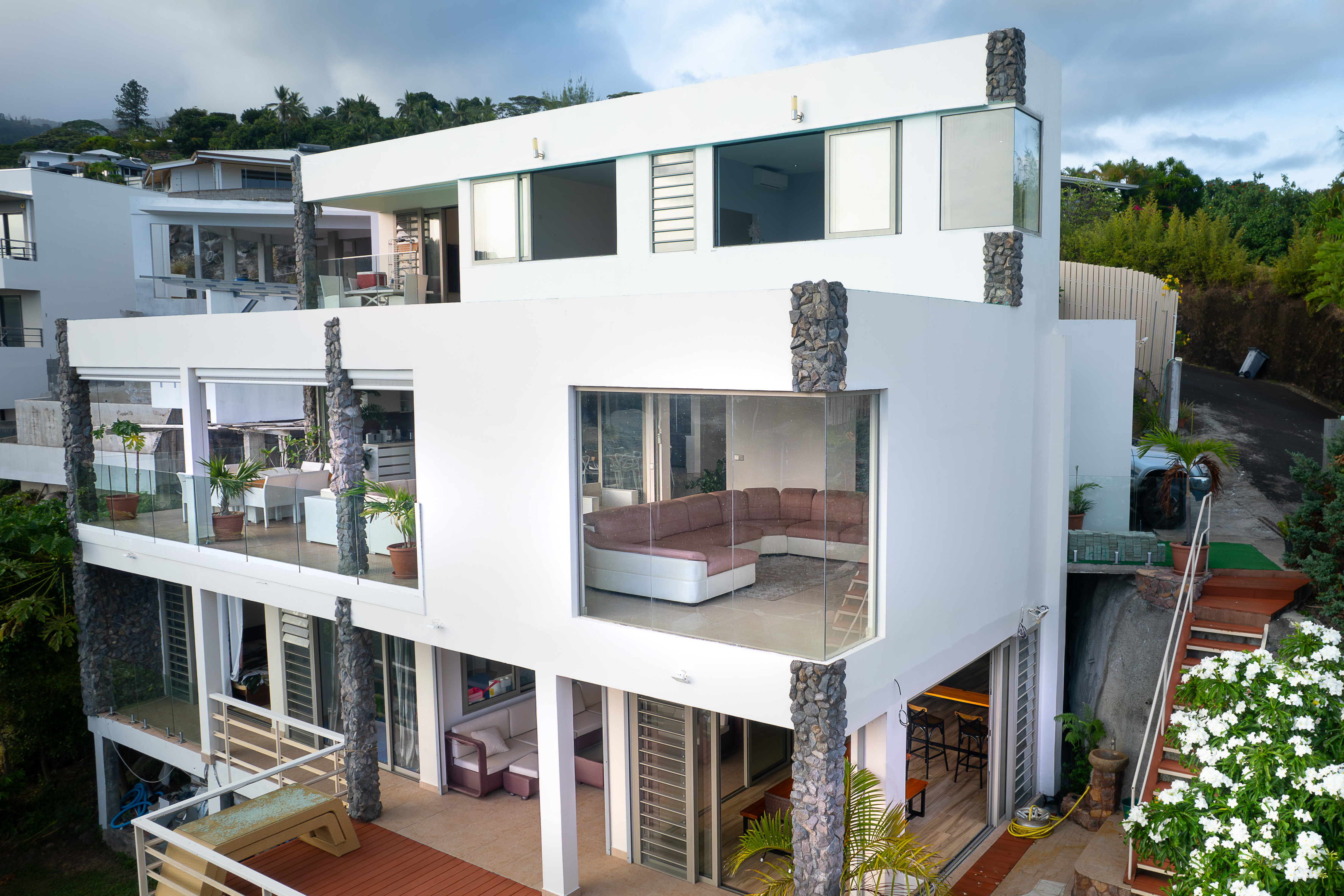 TAHITI - ARUE bright contemporary house with panoramic view