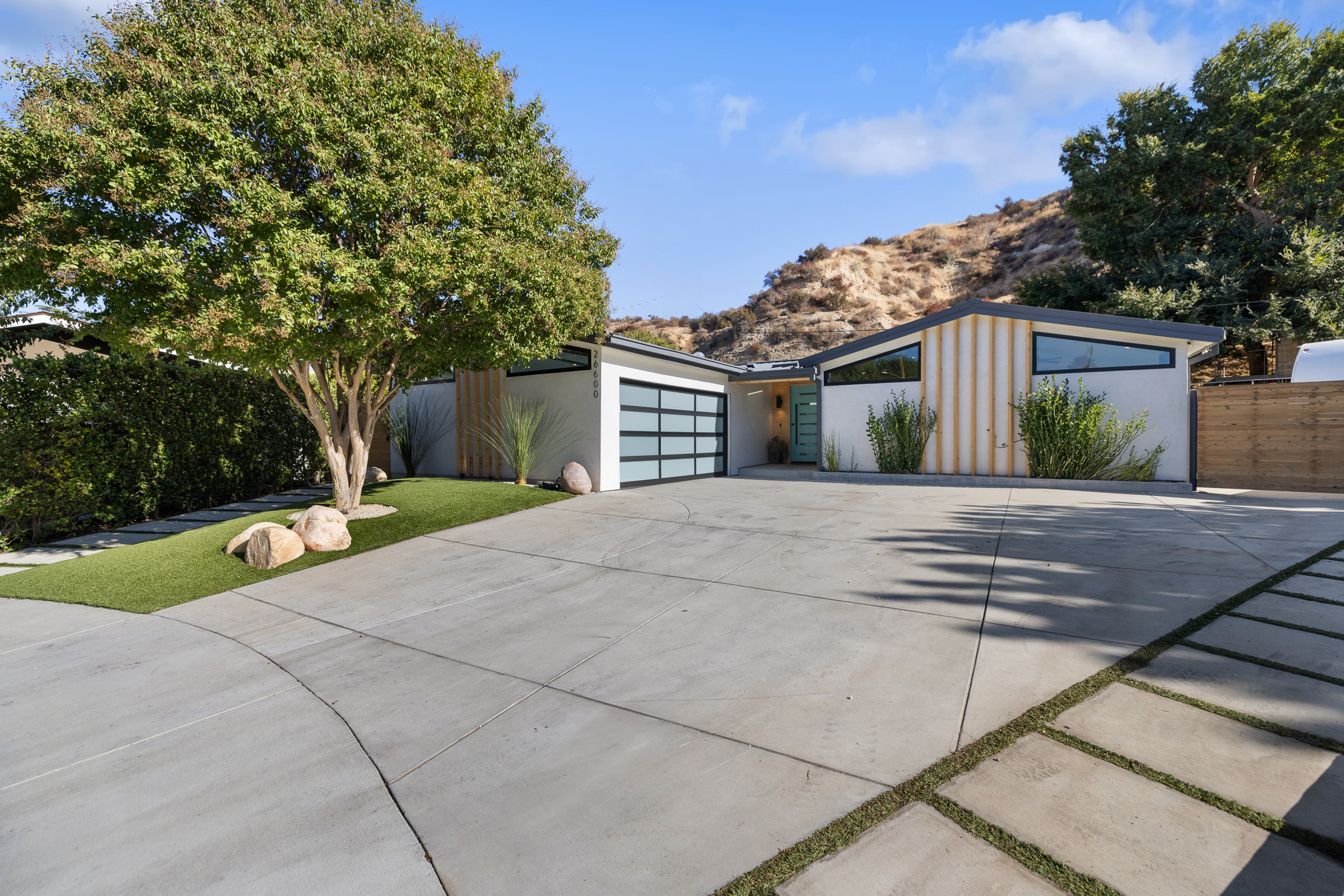 26600 Balerna Drive, Saugus