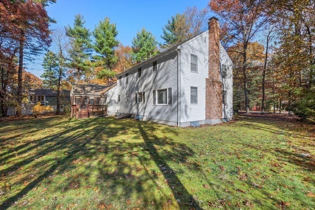 74 Lovejoy Rd, Andover, MA 01810