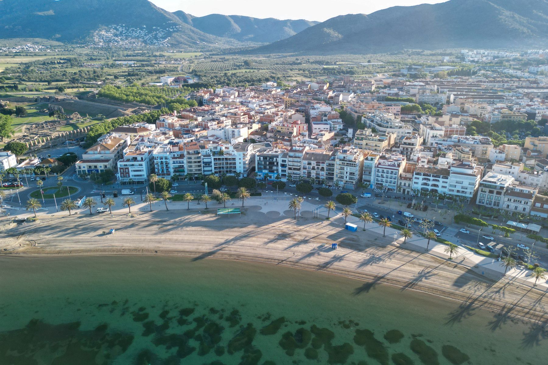 Incredible apartment in first line of sea in Roses