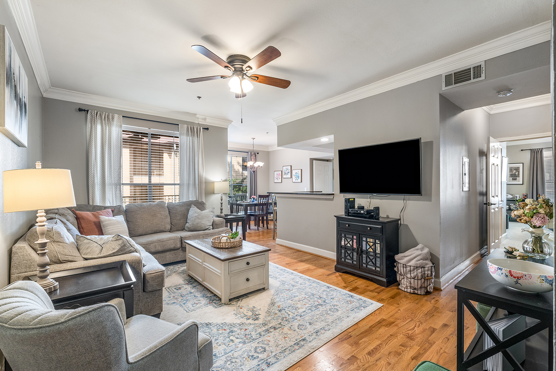 Beautifully Updated End Unit Condo in Peachtree Place