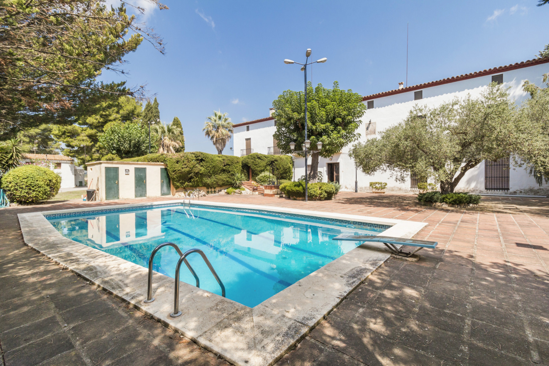 Manor house of 1300m2 with 100.000 m2 of vineyards at 20 minutes from Sitges.